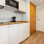 Pet Friendly + Pool + Park, 2 Minutes Away Apartment