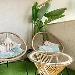 Pet Friendly + Pool + Park, 2 Minutes Away *