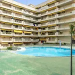 Pet Friendly + Pool + Park, 2 Minutes Away Apartment *