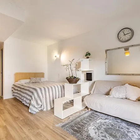 Pet Friendly + Pool + Park, 2 Minutes Away Apartament