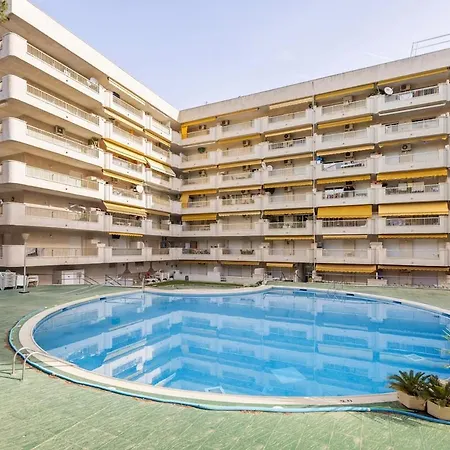 Pet Friendly + Pool + Park, 2 Minutes Away Apartament *