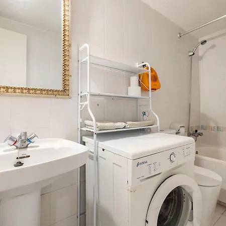 Pet Friendly + Pool + Park, 2 Minutes Away * Salou