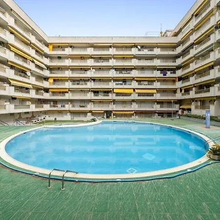 Pet Friendly + Pool + Park, 2 Minutes Away *