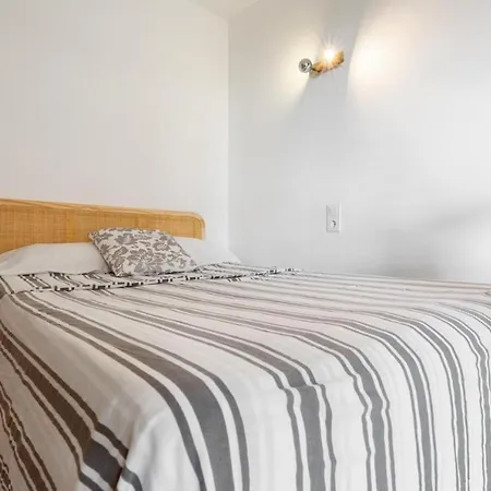 Pet Friendly + Pool + Park, 2 Minutes Away
