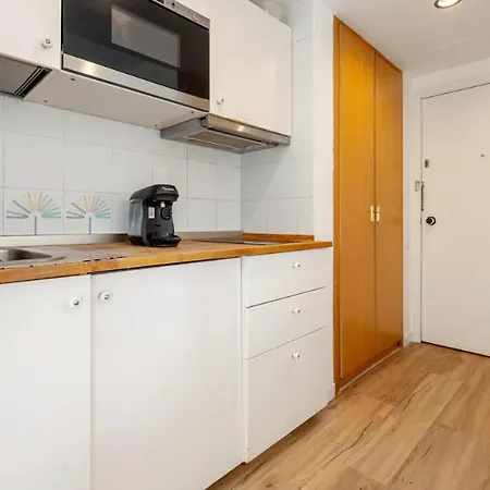 Pet Friendly + Pool + Park, 2 Minutes Away Apartament