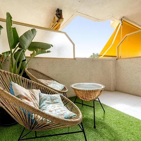 Pet Friendly + Pool + Park, 2 Minutes Away Apartament