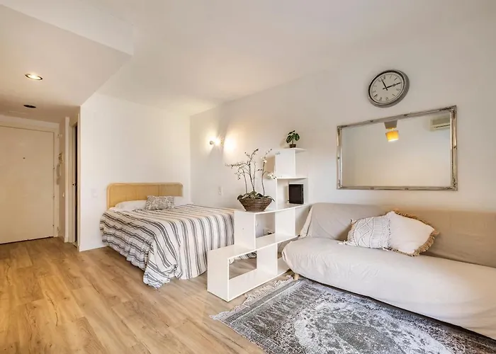 Pet Friendly + Pool + Park, 2 Minutes Away 公寓