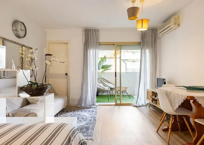 Pet Friendly + Pool + Park, 2 Minutes Away 公寓 *
