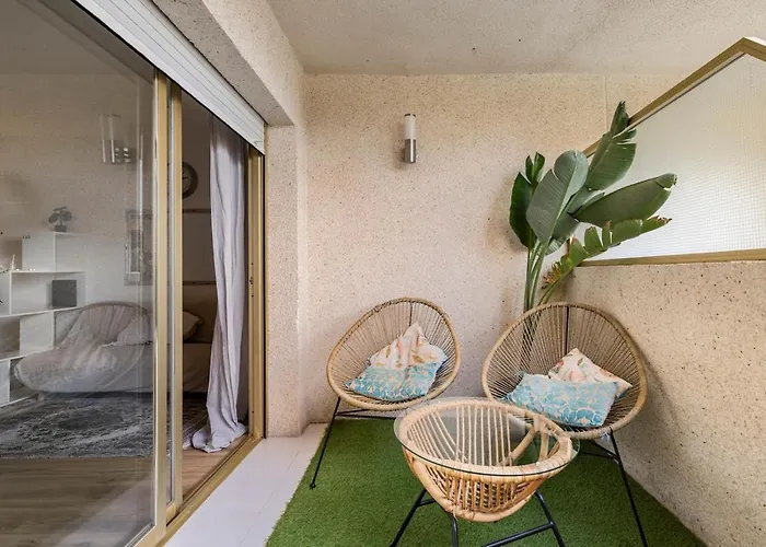 Pet Friendly + Pool + Park, 2 Minutes Away 萨洛