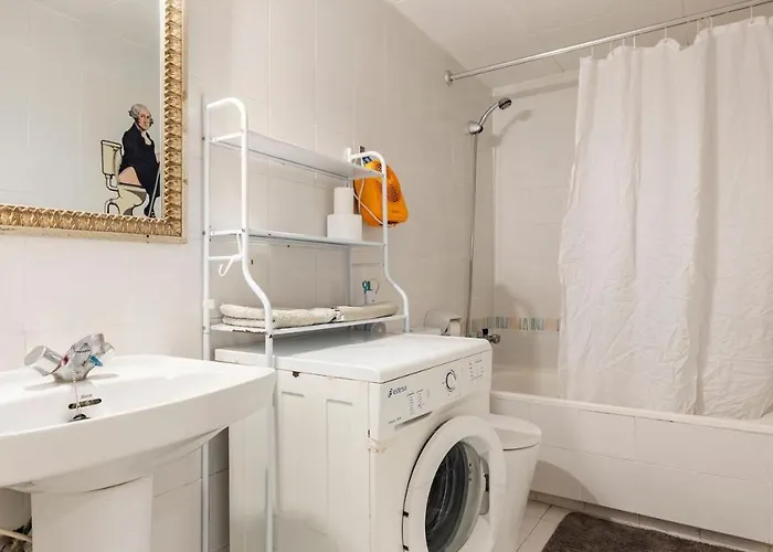 Pet Friendly + Pool + Park, 2 Minutes Away 公寓 *