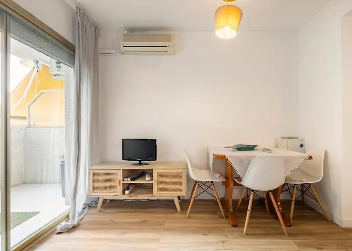 公寓 Pet Friendly + Pool + Park, 2 Minutes Away