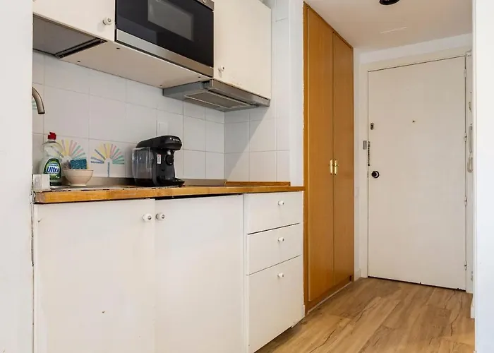 Pet Friendly + Pool + Park, 2 Minutes Away 公寓 *