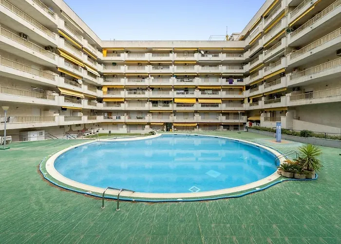 Pet Friendly + Pool + Park, 2 Minutes Away *