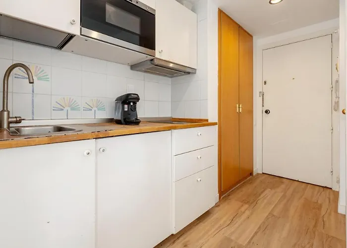 Pet Friendly + Pool + Park, 2 Minutes Away 公寓