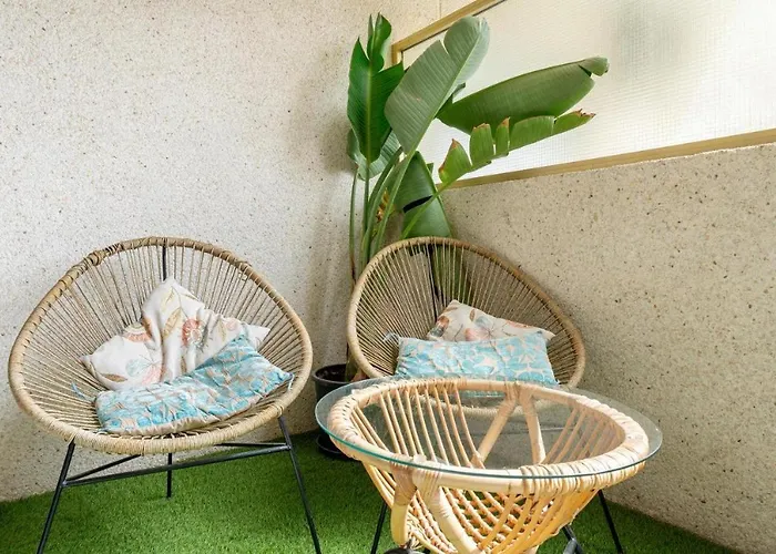 Pet Friendly + Pool + Park, 2 Minutes Away *