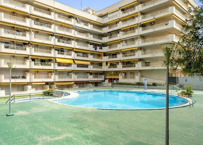 Pet Friendly + Pool + Park, 2 Minutes Away 公寓 *