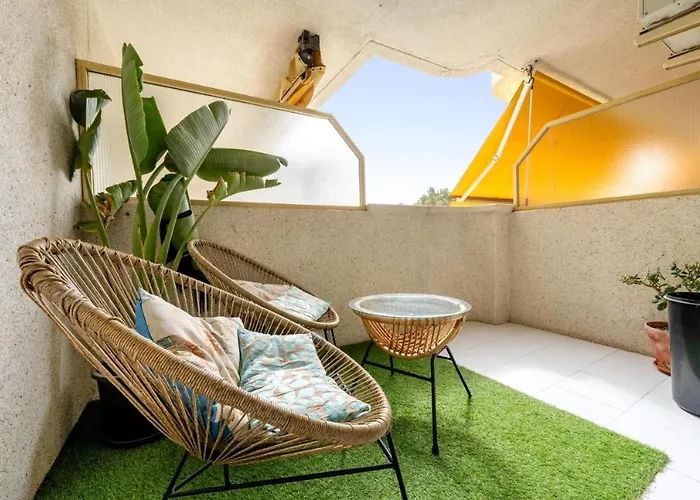 Pet Friendly + Pool + Park, 2 Minutes Away 公寓