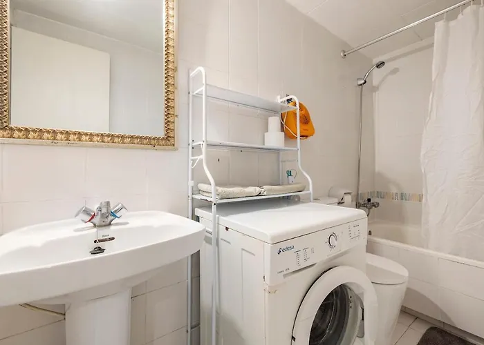 Pet Friendly + Pool + Park, 2 Minutes Away * Salou