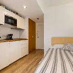 公寓 Pet Friendly + Pool + Park, 2 Minutes Away 萨洛
